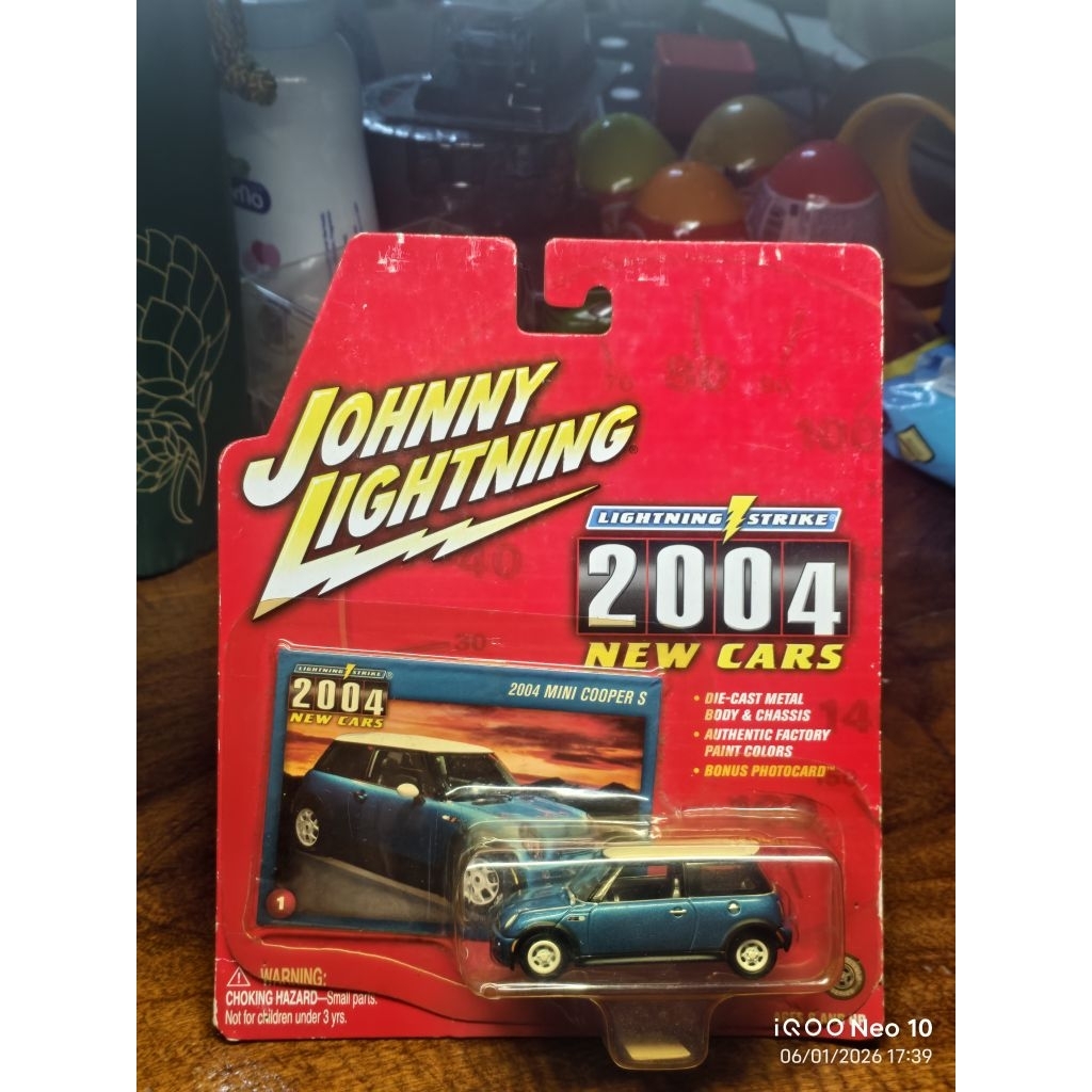 Johnny Lightning 2004 Mini Cooper