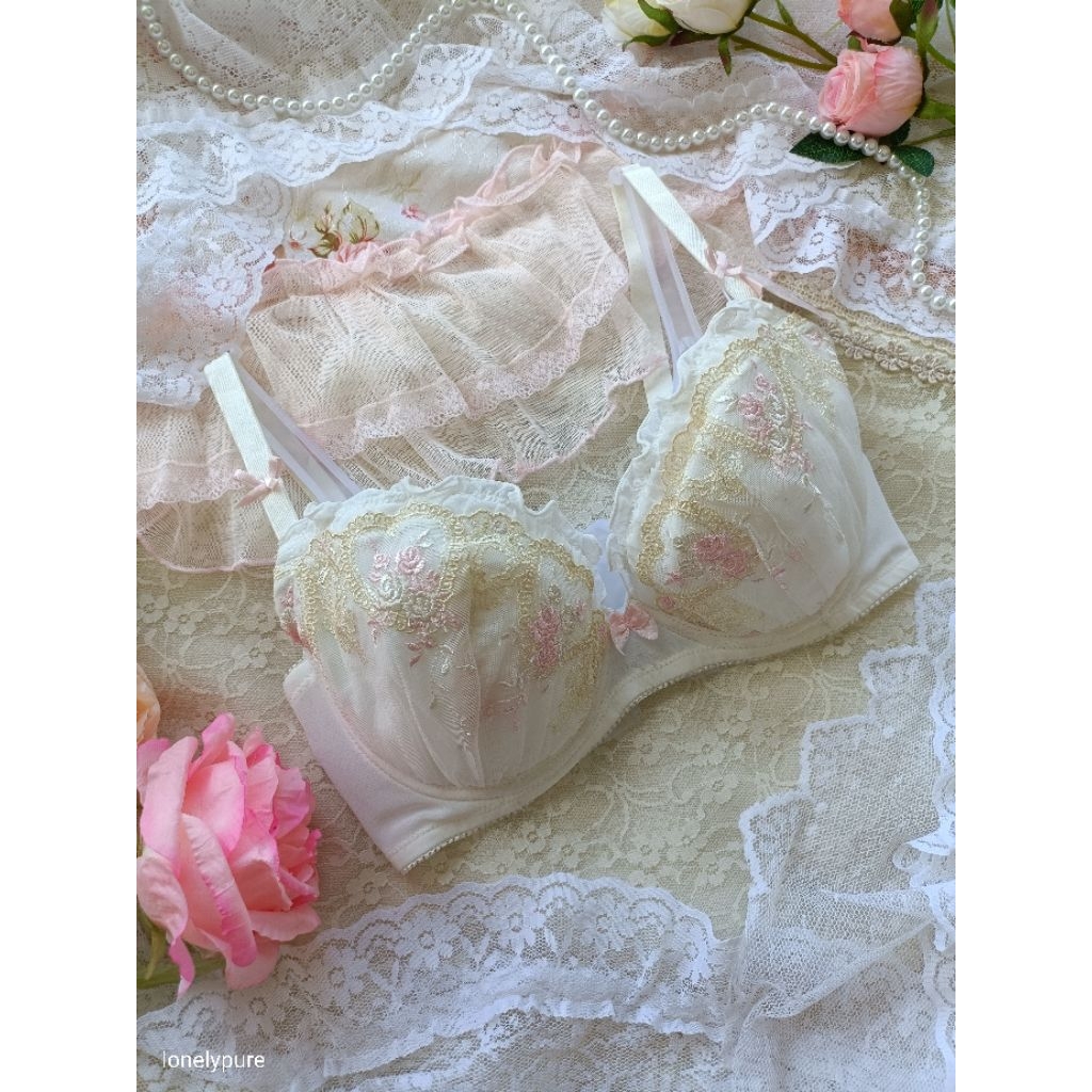 Japan Bra Size : F65 ♡ มีตำหนิ ยกทรงญี่ปุ่น NWT