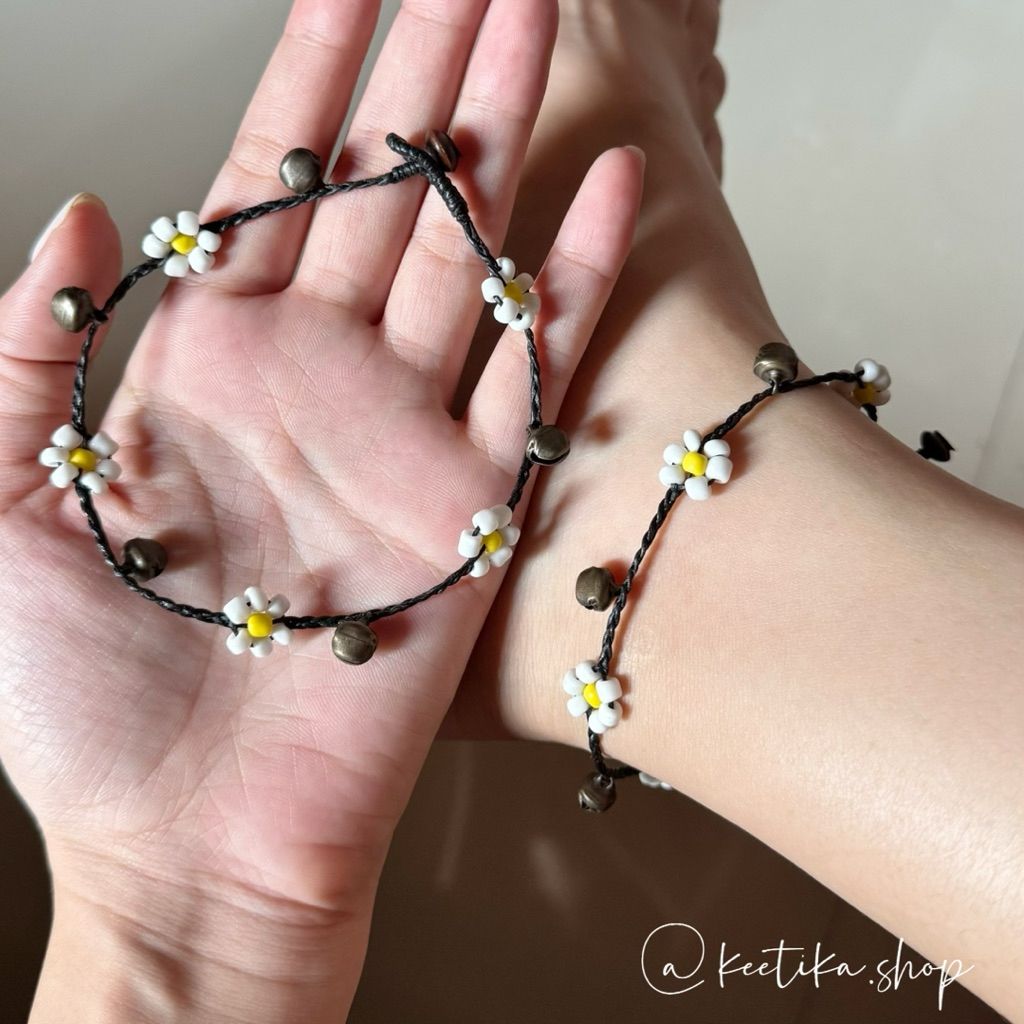 (Ready to Ship 🇹🇭)🔥 Handmade Cord Anklet with Shell, Stone & Daisy – Vintage Style - สร้อยข้อเท้าเชือกเทียนถักหิน 🌴🐚🔔✨