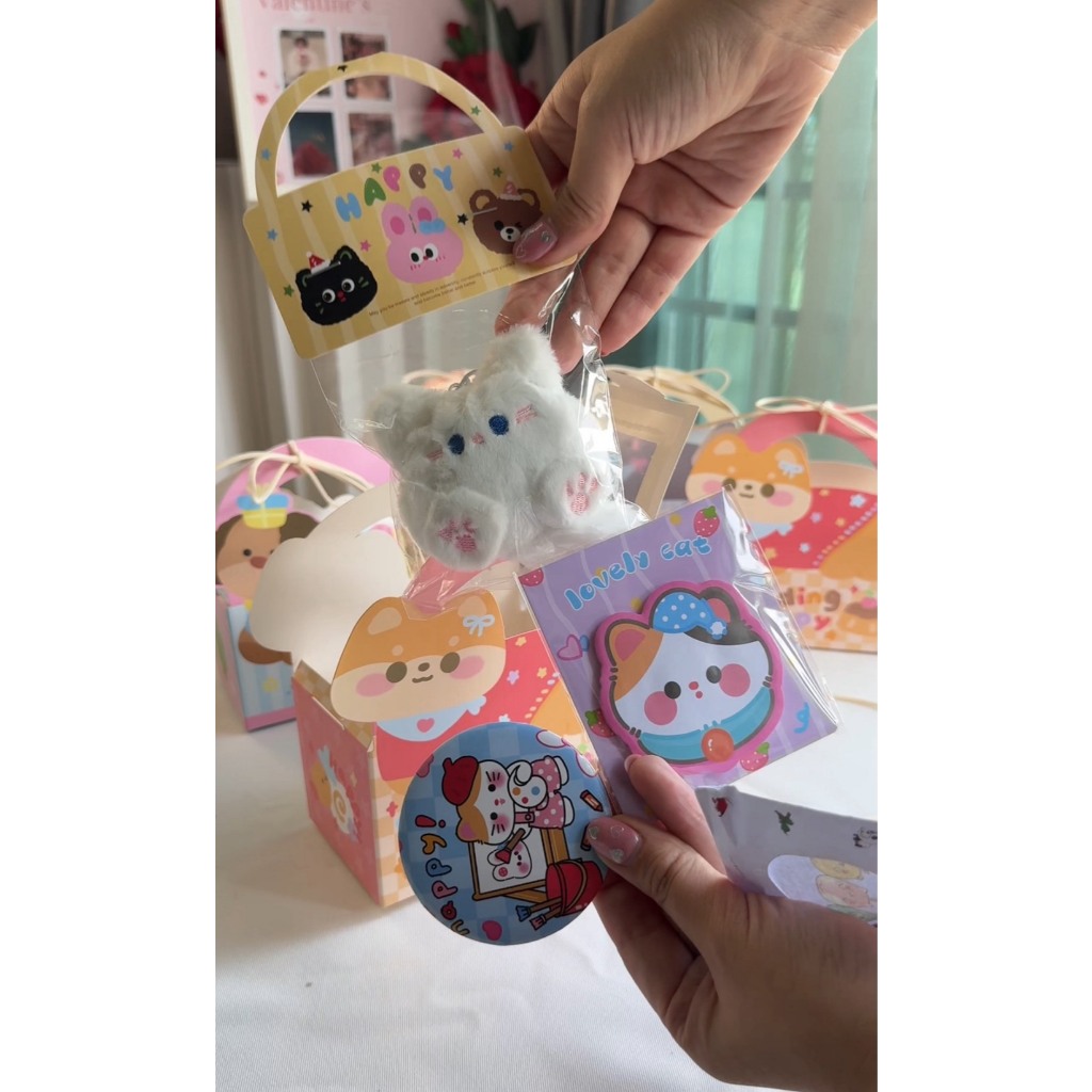 (พร้อมส่ง) กล่องสุ่มสุนัขแมว มีของ 3 ชิ้นพร้อมกล่องสุดน่ารัก ของแจกปัจฉิม แจกวันรับปริญญา ของขวัญให้คนพิเศษ