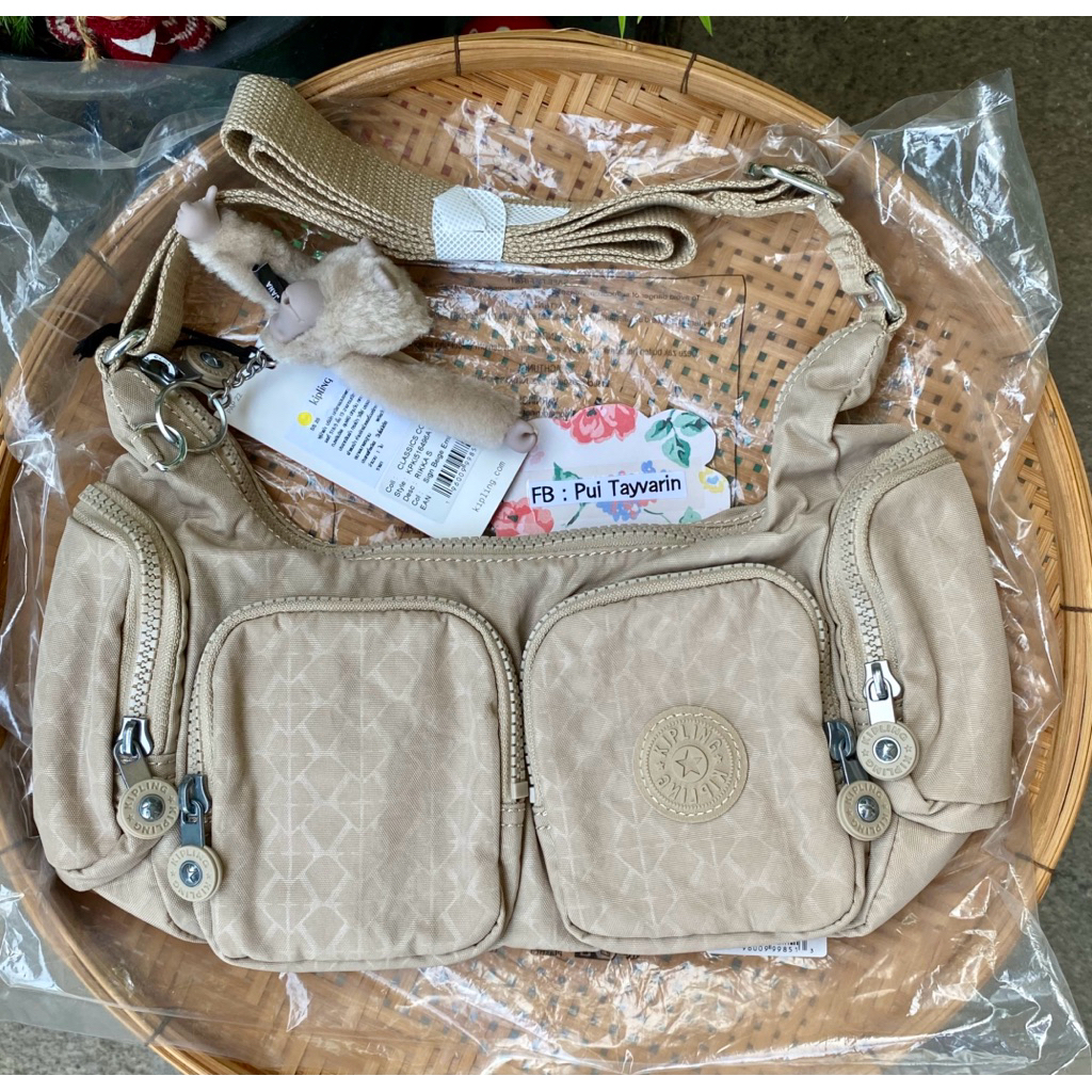 ของใหม่ ของแท้ ช้อปไทย Kipling Rikka s สี Sign Beige Emb