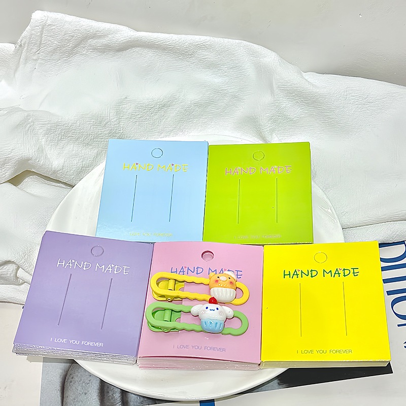 กระดาษรองกิ๊บ แป้นกิ๊บติดผม แผงกิ๊บ แพ็ค 50 แผ่น รวม5ลาย5สีใน1แพ็ค สินค้าพร้อมส่ง