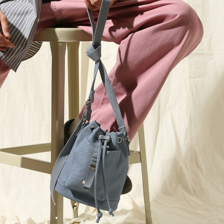 niko and ... กระเป๋าทรงหูรูด Faux leather canvas style drawstring bag
