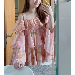 Dressupcorner เสื้อปาดไหล่ระบายสามชั้น DCN01224