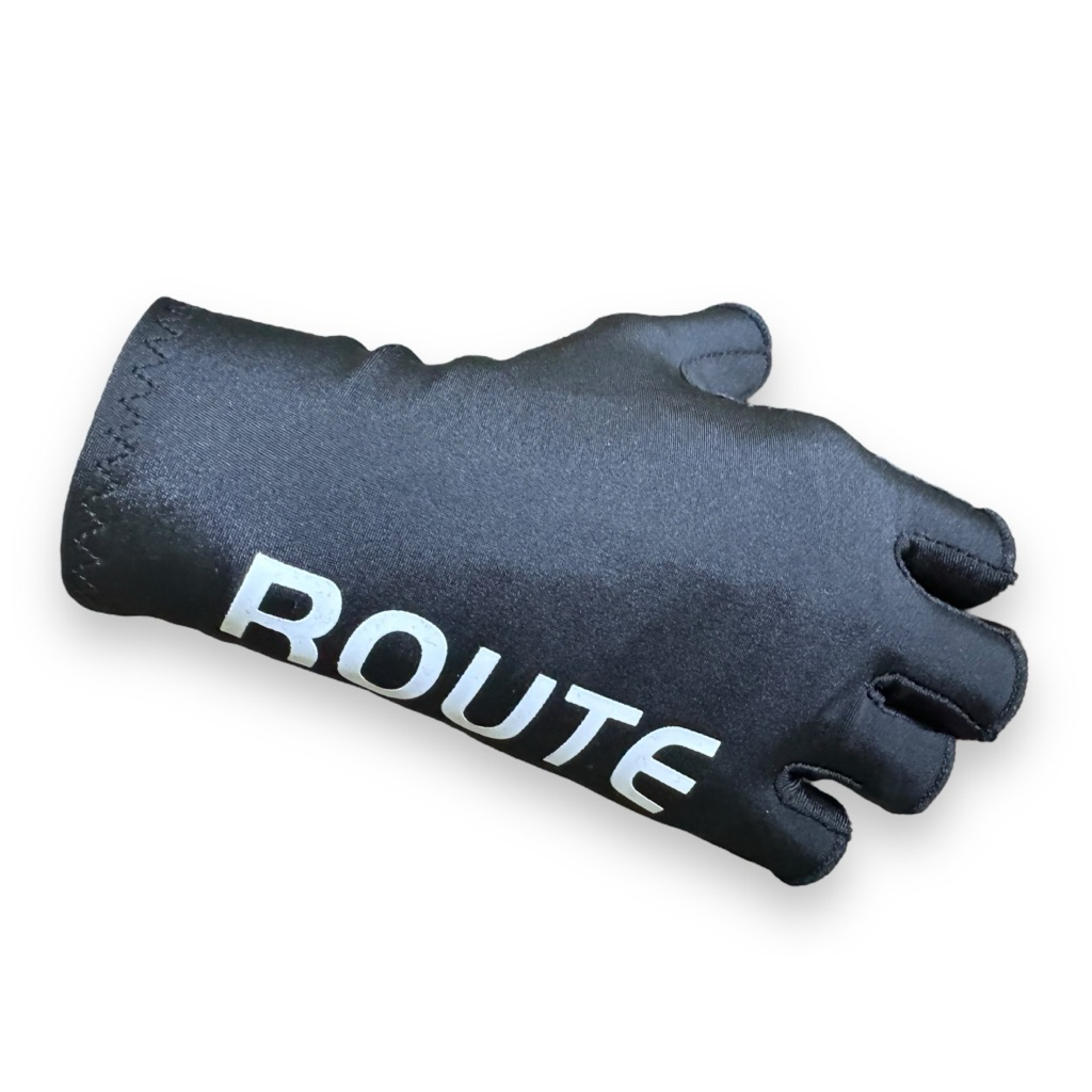 ถุงมือจักรยาน ROUTE รุ่นหุ้มข้อมือ ทรง 3D กระชับ เบา สวมใส่สบาย ระบายอากาศได้ดี