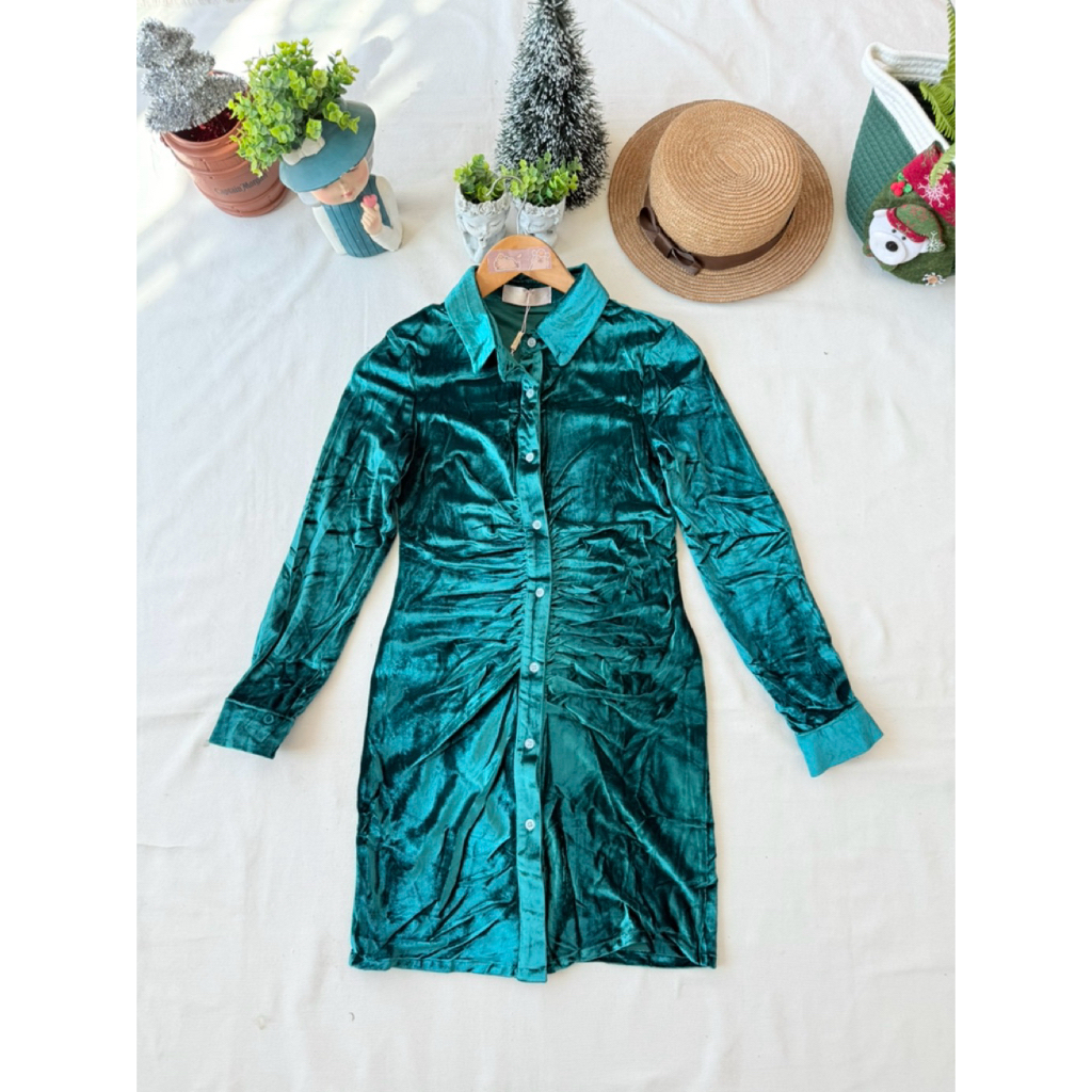 ใหม่ ✨ มือหนึ่ง งานป้าย Pronthong เดรสผ้ากำมะหยี่ สีเขียวสวย