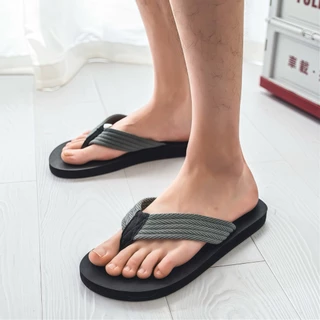 【GSH】ญี่ปุ่นเกาหลีอินเทรนด์ Flip-Flops ผู้ชายที่เรียบง่าย Flip-Flops รองเท้าแตะชายหาดลําลองกันลื่นกลางแจ้ง (ขนาด 39-46)
