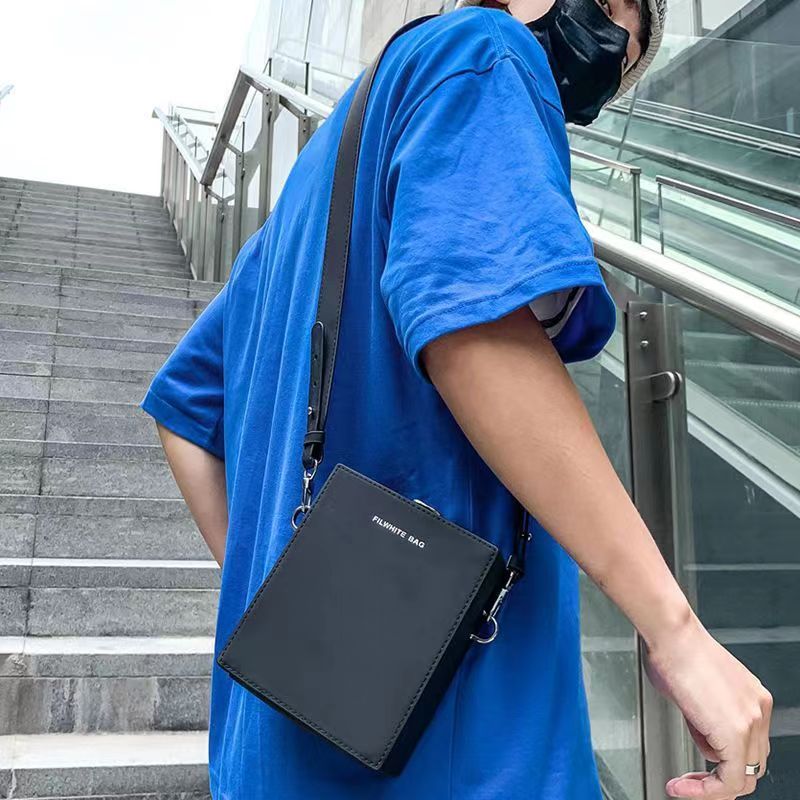 กระเป๋าสะพายข้างแฟชั่นผู้หญิง ความรู้สึกขั้นสูง ใหม่ ไหล่เล็ก น้ำหนักเบา กระเป๋าสะพายข้างทรงเหลี่ยม