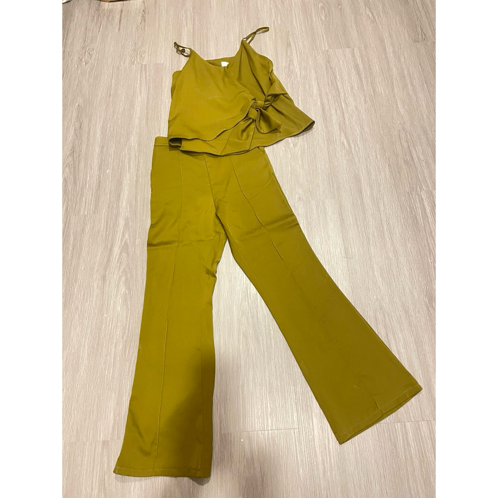 akkara studio ชุดเซ็ตสีเขียว size m