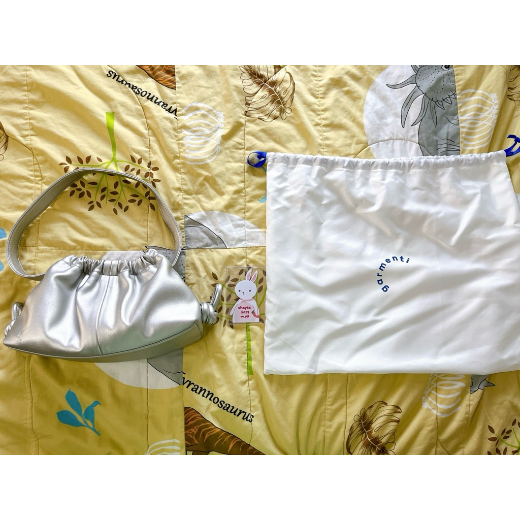 กระเป๋า Garmenti -  Gyoza Bag สี Silver (second hand - อ่านรายละเอียดก่อนนะคะ)