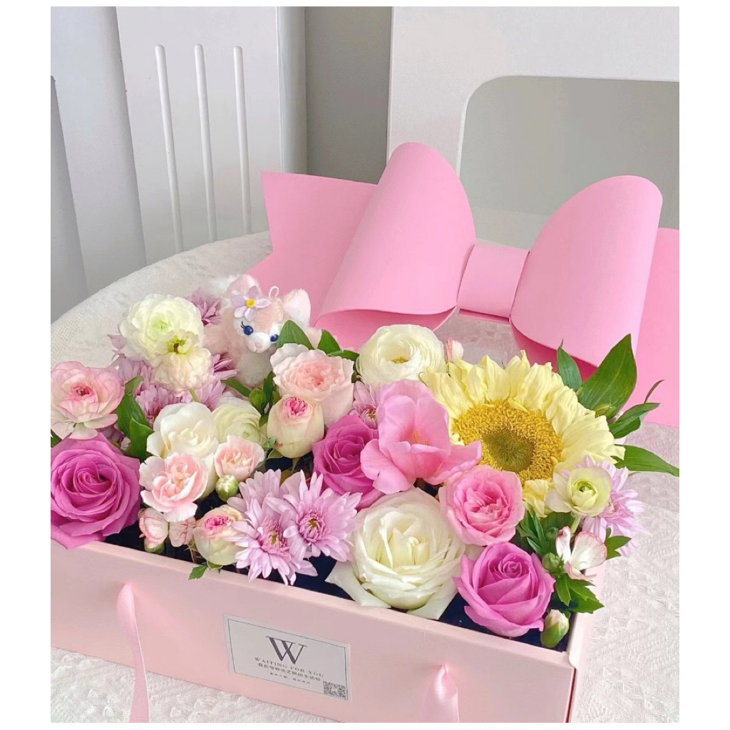 พร้อมส่ง กล่องดอกไม้ของขวัญวาเลนไทน์ กล่องผลไม้ฝาใสพร้อมเชือกหิ้วและโบว์ ขนาด : 35*21*16.5 cm