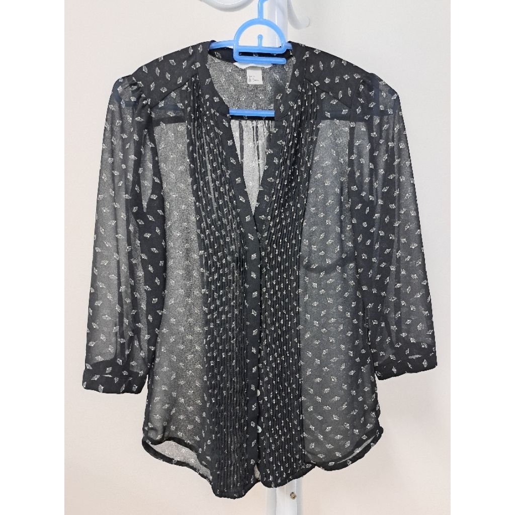 A54.มือสอง เสื้อเชิ้ตสีดำ H&M