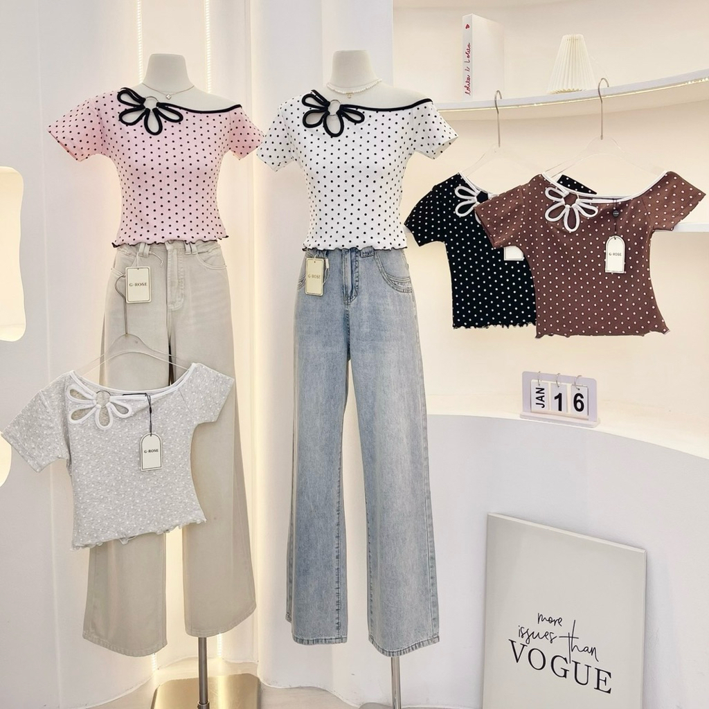 G-Rose เสื้อยืดปาดไหล่ลายจุด คอแต่งดอกไม้