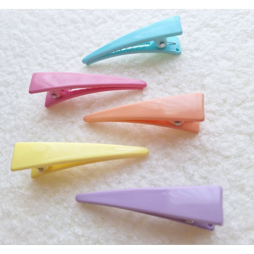 L309 กิ๊บทรงสามเหลี่ยมสีทึบ ขนาด cm. สุ่มสี พร้อมส่งจากไทย