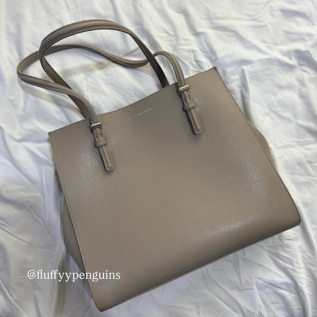 Charles & Keith Sansa Tote Bag - สี Taupe 👜