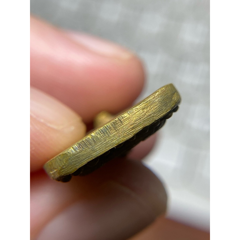 ประกันแท้ - เหรียญหล่อ หลวงปู่ทวด เหรียญจอบชนวนเศียร ครบรอบ 1 ปี ซุ้มไข่ปลา พิมพ์ใหญ่ วัดห้วยมงคล จ.ประจวบฯ ปี 2548 - รูปที่ 4