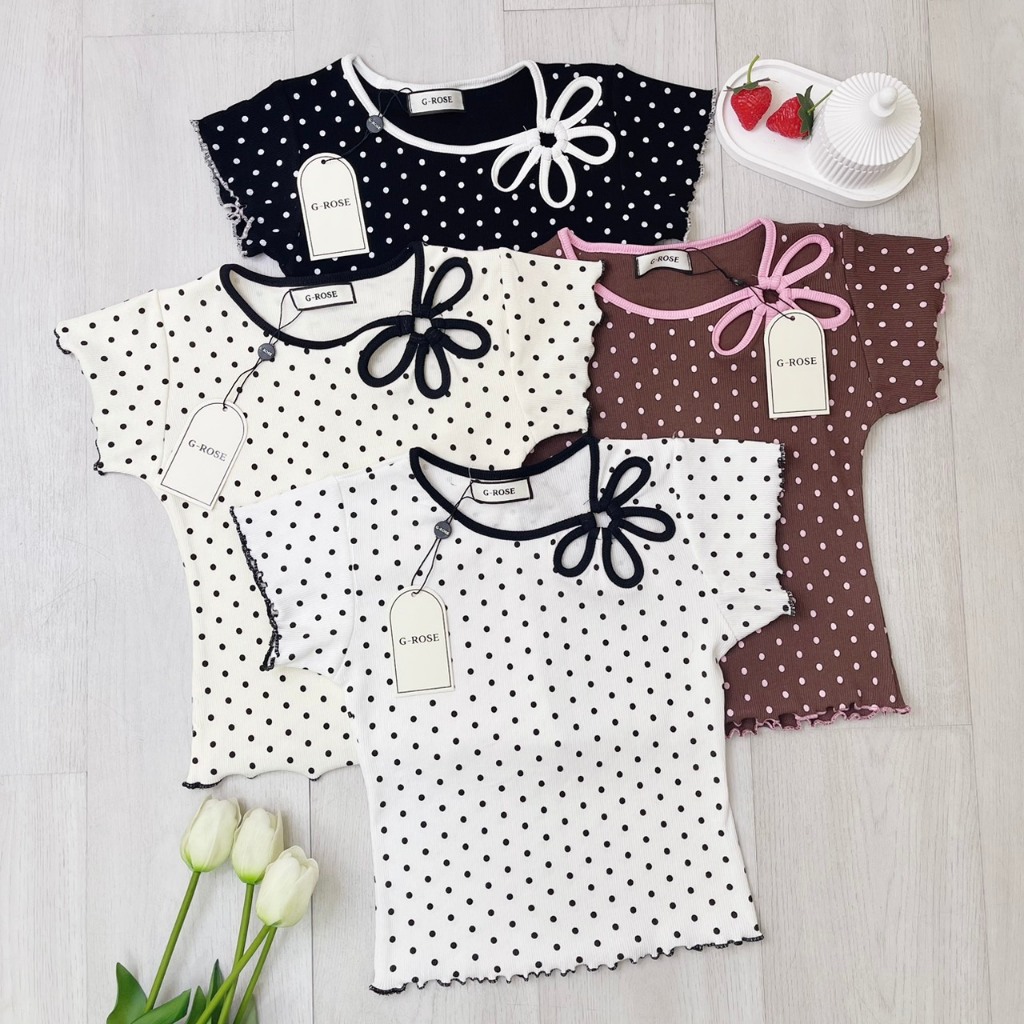 เสื้อครอปคอกลมแขนสั้นลายจุด เสื้อครอปแขนสั้นแต่งดอกไม้ ห่วงดอกไม้ผ้าลายจุดน่ารัก เกาหลี (G040)