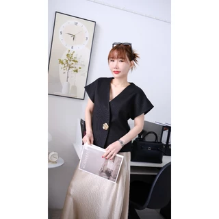 Lawyer Store [5301705] เสื้อคอวี แต่งอะไหล่ดอกไม้ งานผ้าทวิต มีซับใน เนื้อผ้าตัดสูทอัดกาว อยู่ทรง เสื้อคอปก เสื้อแขนยาว