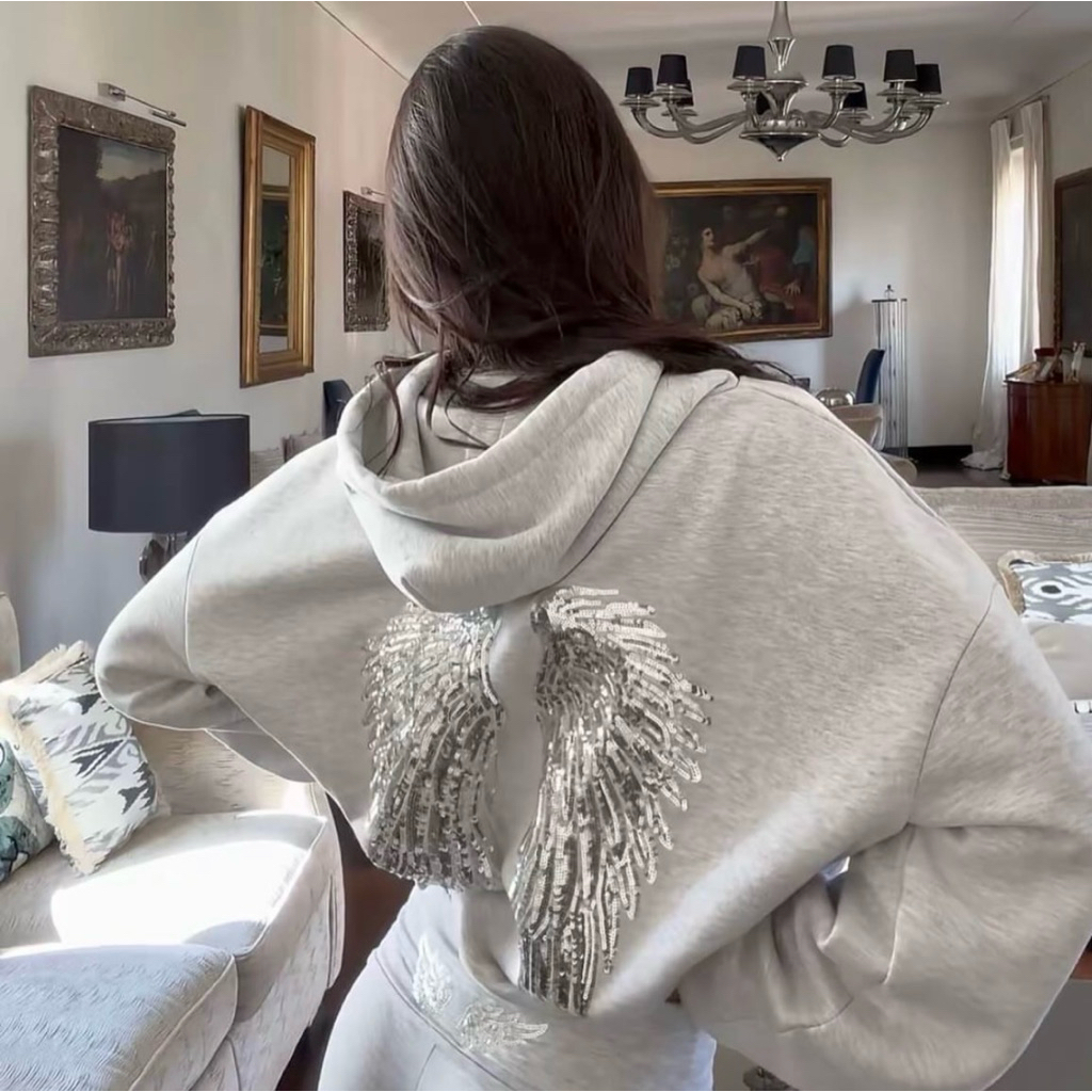 (พร้อมส่งด่วนของเเท้) Subdued Wings sequin hoodie สุดฮิตต