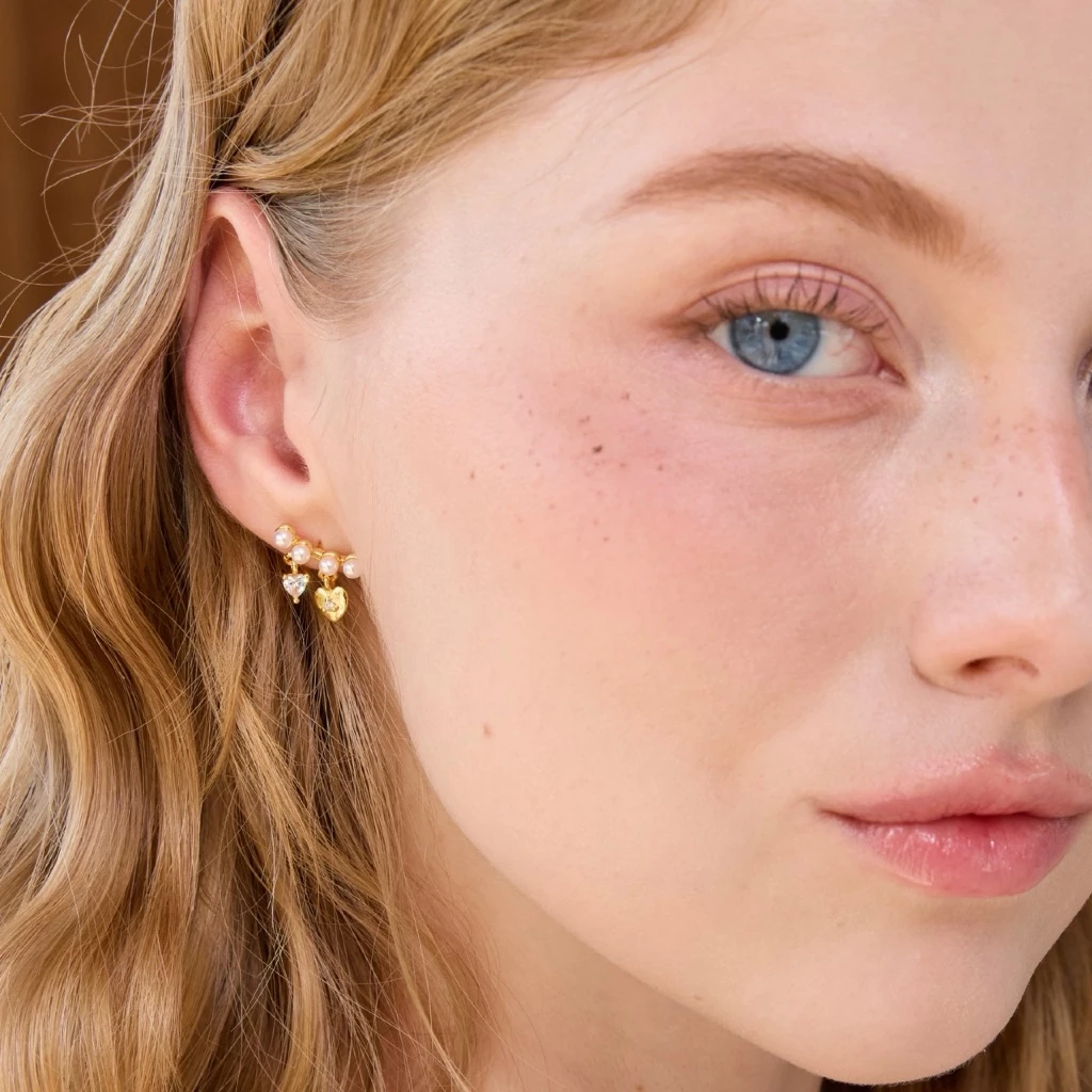 HOUSEOFMUQÉ Little Heart Charm Earring