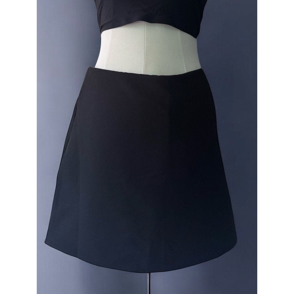 [ส่งต่อ] Anona story กระโปรงสั้นสีดำ มีขาสั้นซับใน ผ้าดีมาก - เอวหน้าผ้า 31“