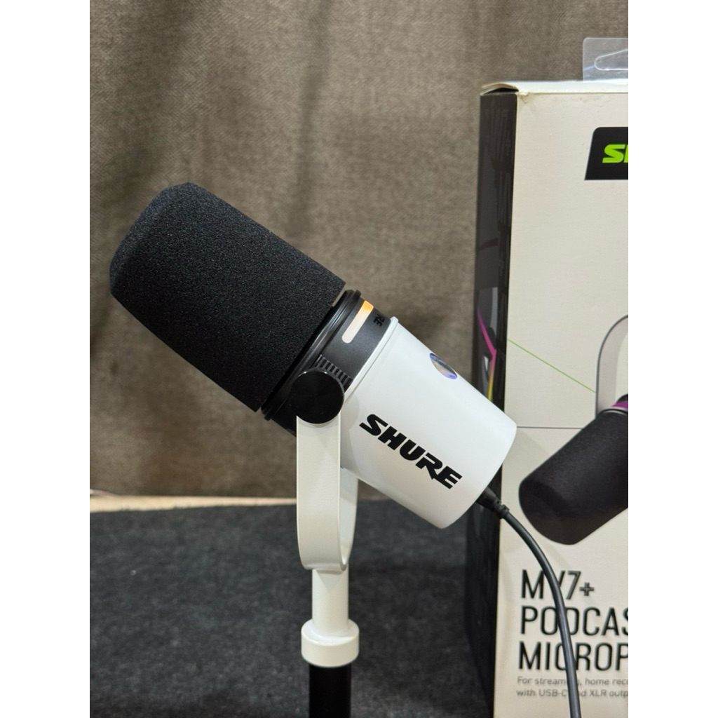 ไมค์มือถือ PC Shure MV7 Plus  RGB สาย Type C หรือ XLR มีอินเตอร์เฟซในตัว มือสอง สภาพ 99% ประกันศูนย์
