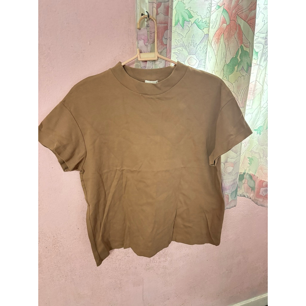 เสื้อยืดคอปีน แบรนด์ GU ยังใหม่ แท้ 💯