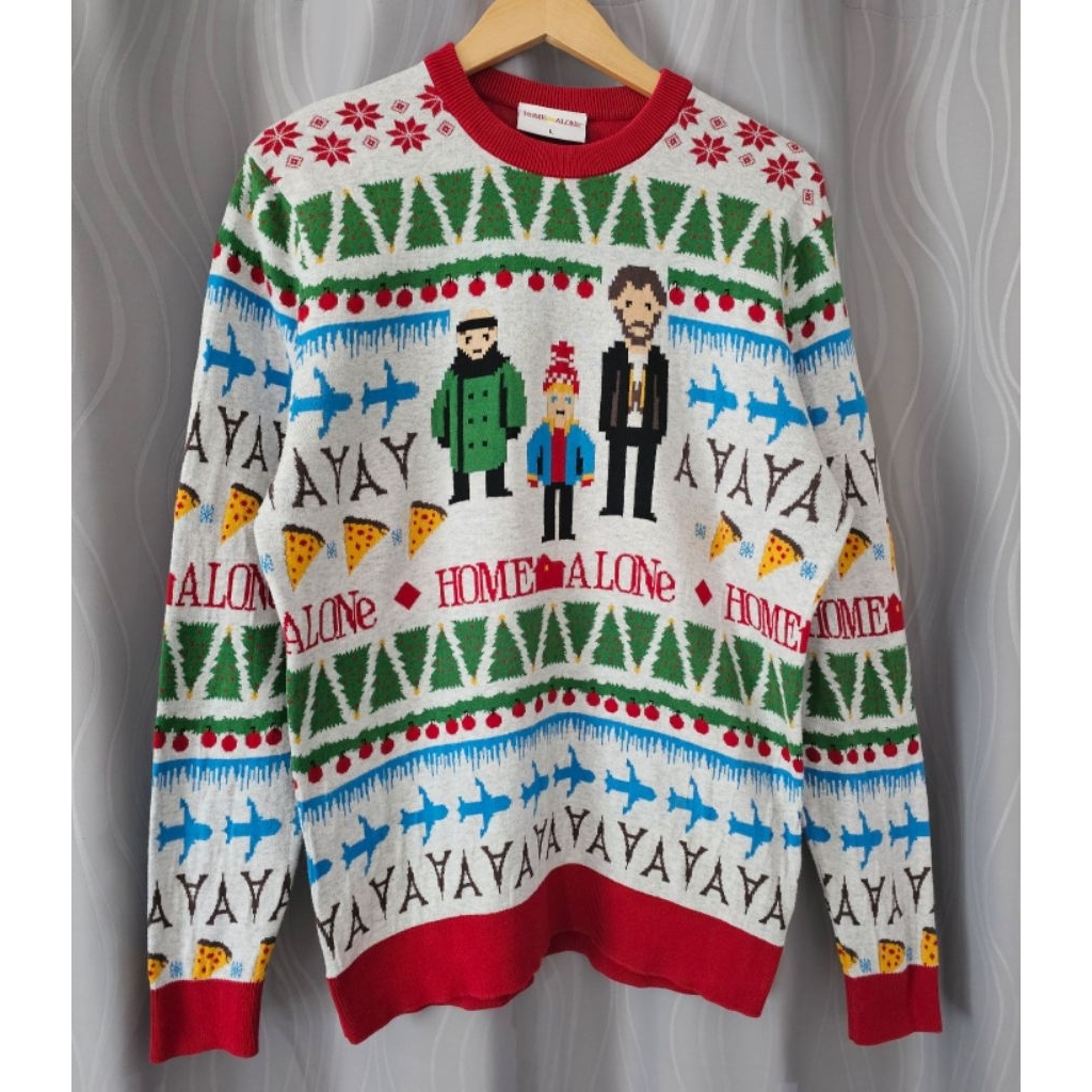เสื้อสเว็ทเตอร์ทอลายHome Alone สภาพสวย✨️