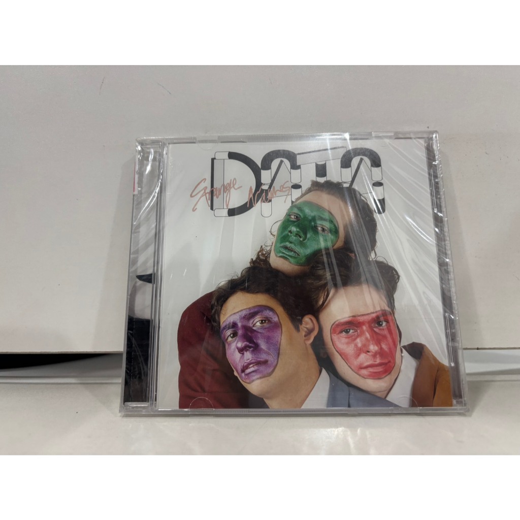 1 CD MUSIC  ซีดีเพลงสากล     "Data    Strange Names,   (G6E54)