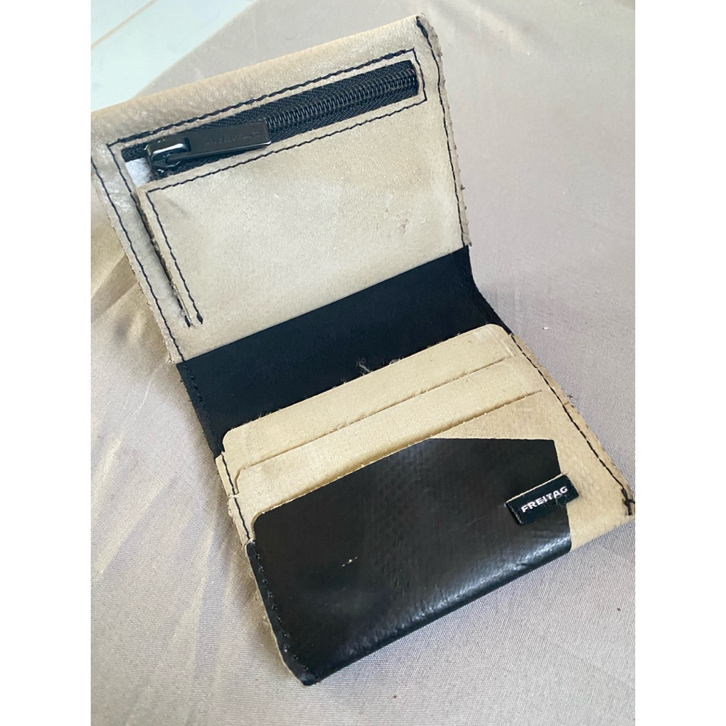 กระเป๋าสตางค์ Freitag