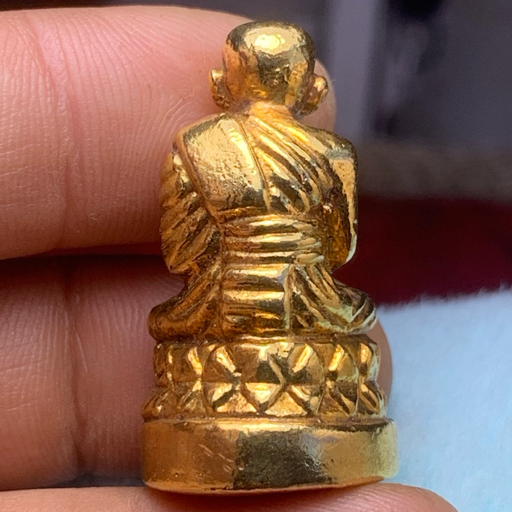 หลวงปู่ทวดบัวรอบ เนื้อกะไหล่ทอง วัดช้างไห้ - รูปที่ 2