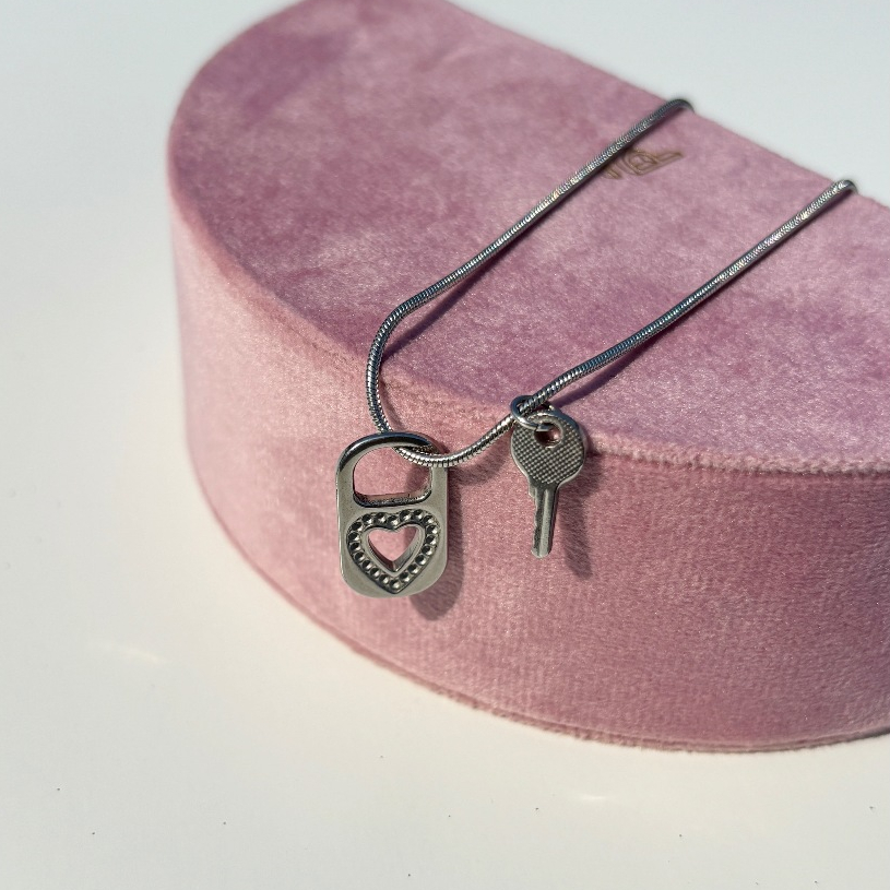 play.palette - Kap & Key necklace