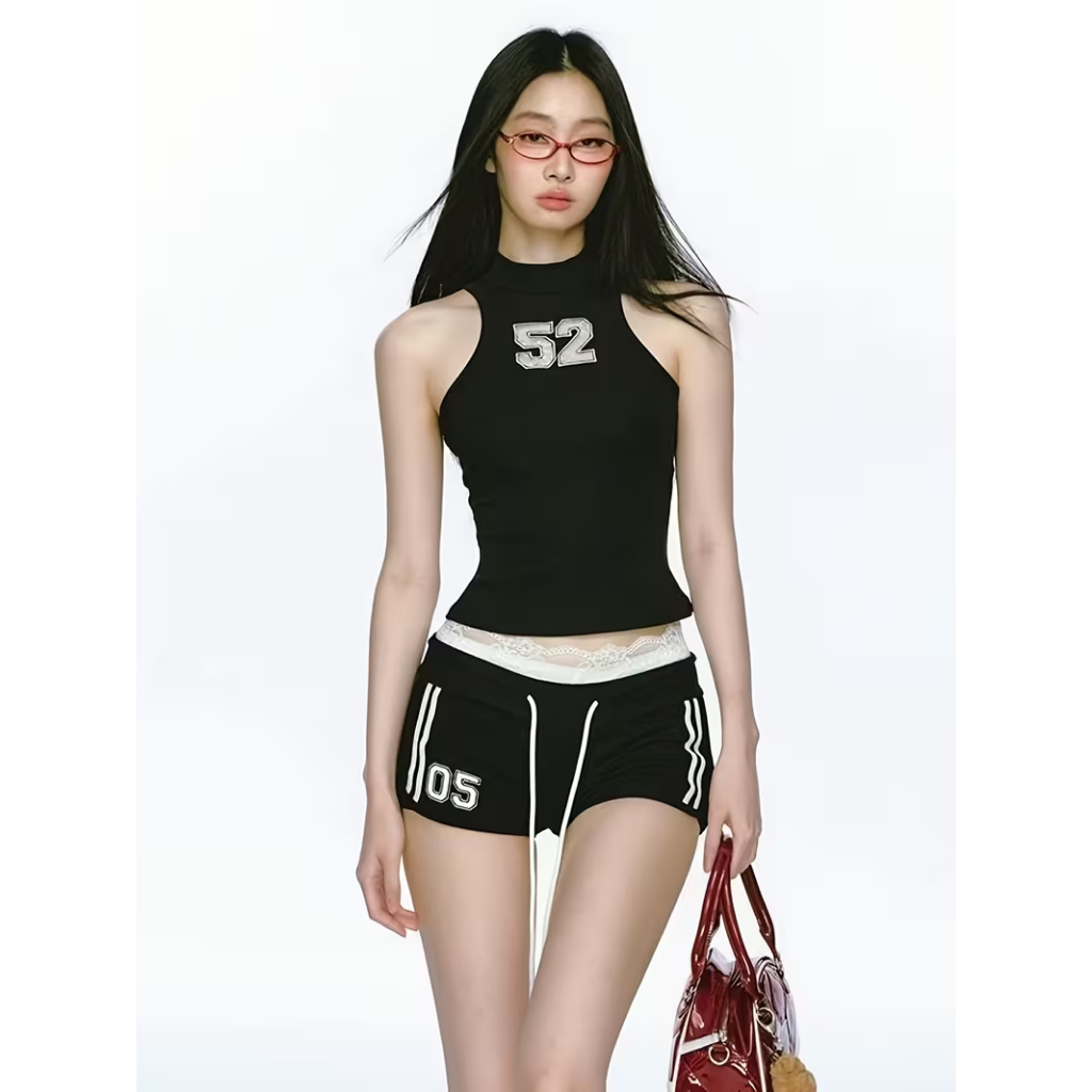 ชุดเซ็ตเสื้อกล้ามสปอร์ตเข้ารูปสุดฮิต และกางเกงขาสั้นแบบมีเชือกผูก สไตล์อเมริกันเซ็กซี่ (พร้อมส่ง)