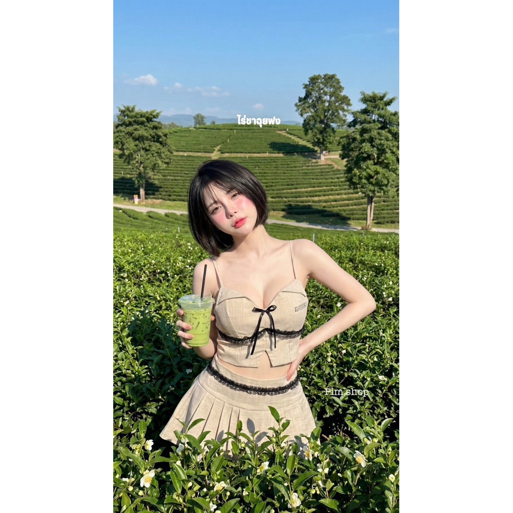 #Roseshop เซตสายเดี่ยวอกแต่งลูกไม้สุดหรู เสริมฟองน้ำ ติดเข็มกลัดแบร์นดโรส มาพร้อมกระโปรงจีบหน้า มีซับใน ผ้าสโน