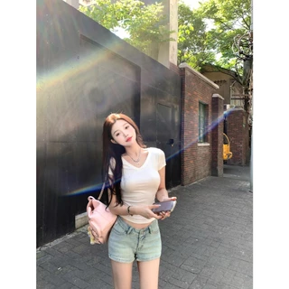 MUDO เสื้อยืดแขนสั้นคอวีผู้หญิง ทรงกระชับดูผอม เรียบง่ายทันแฟชั่น สไตล์วัยรุ่น ผ้านุ่มสบาย เหมาะฤดูร้อน #1006