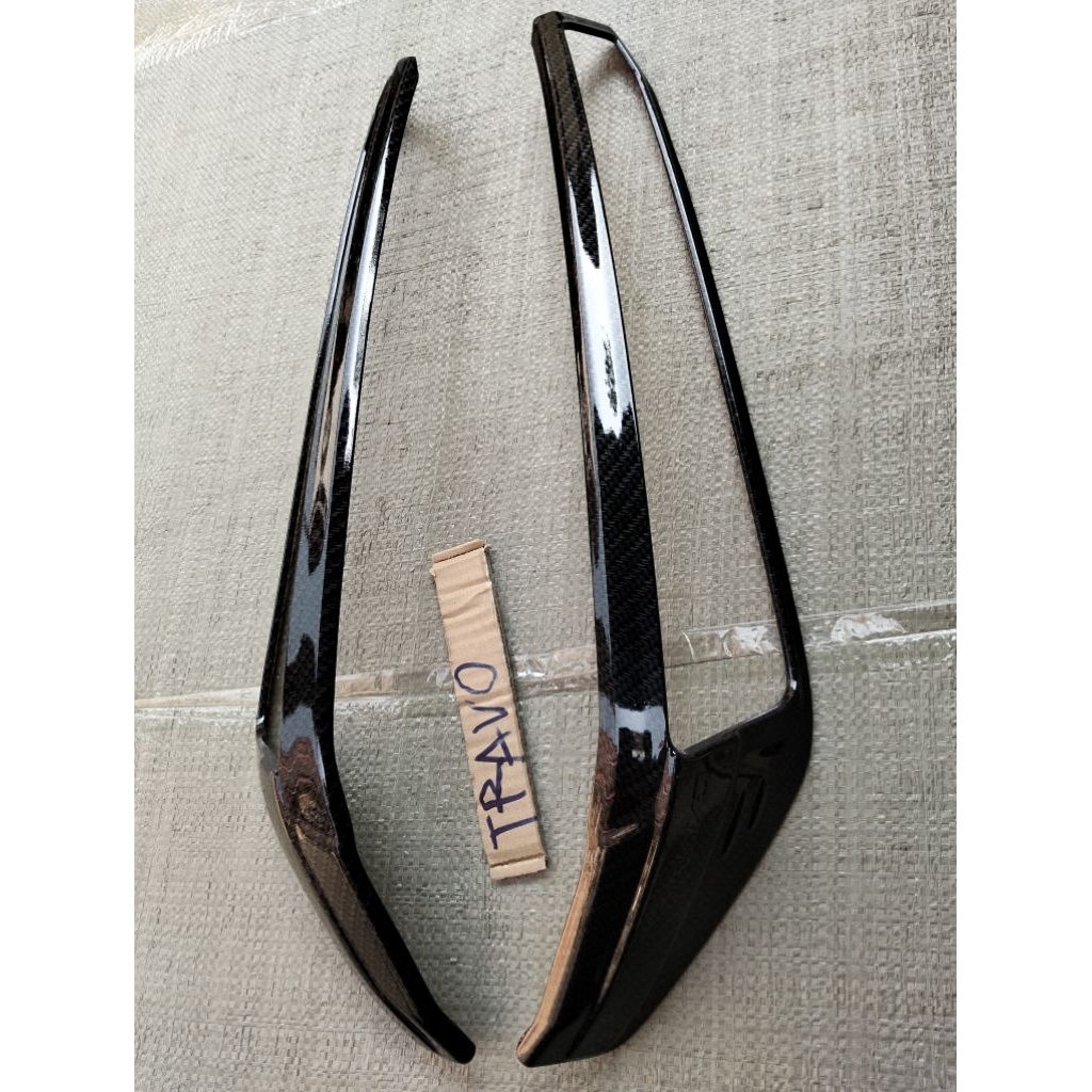 ครอบไฟหน้า รถ Toyota travo 2026 ลายแค็บล่าดำ ตรงรุ่นซ้ายขวามีกาวสองหน้าพร้อมแปะติด ( รหัส 93921159 ) ราคา ถูกที่สุด ดีลบีเคเค