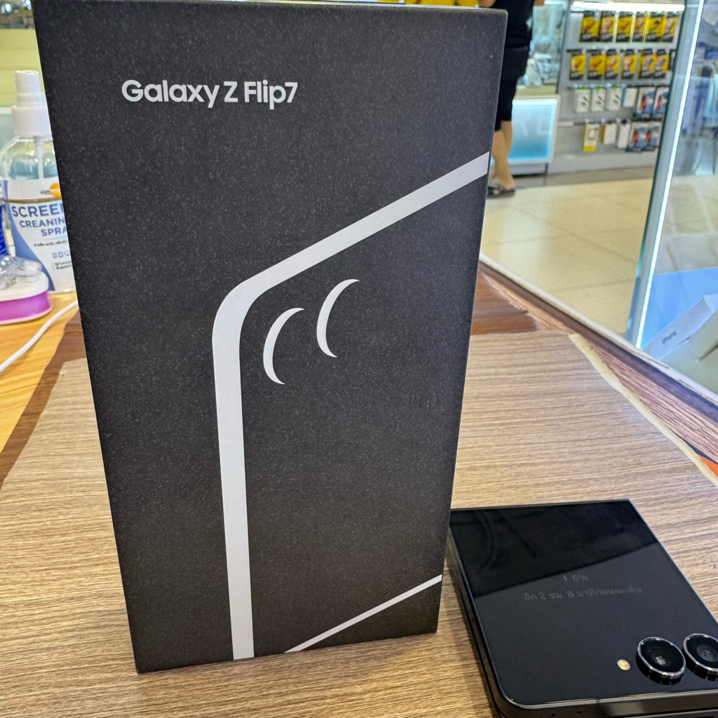 มือสอง Galaxzy z Flip7 ram 12 rom 256 gb สี Jelblack สภาพใหม่ อุปกรณ์ครบยกกล่อง ฟรีฟิล์ม ไอโดรเจล ปร