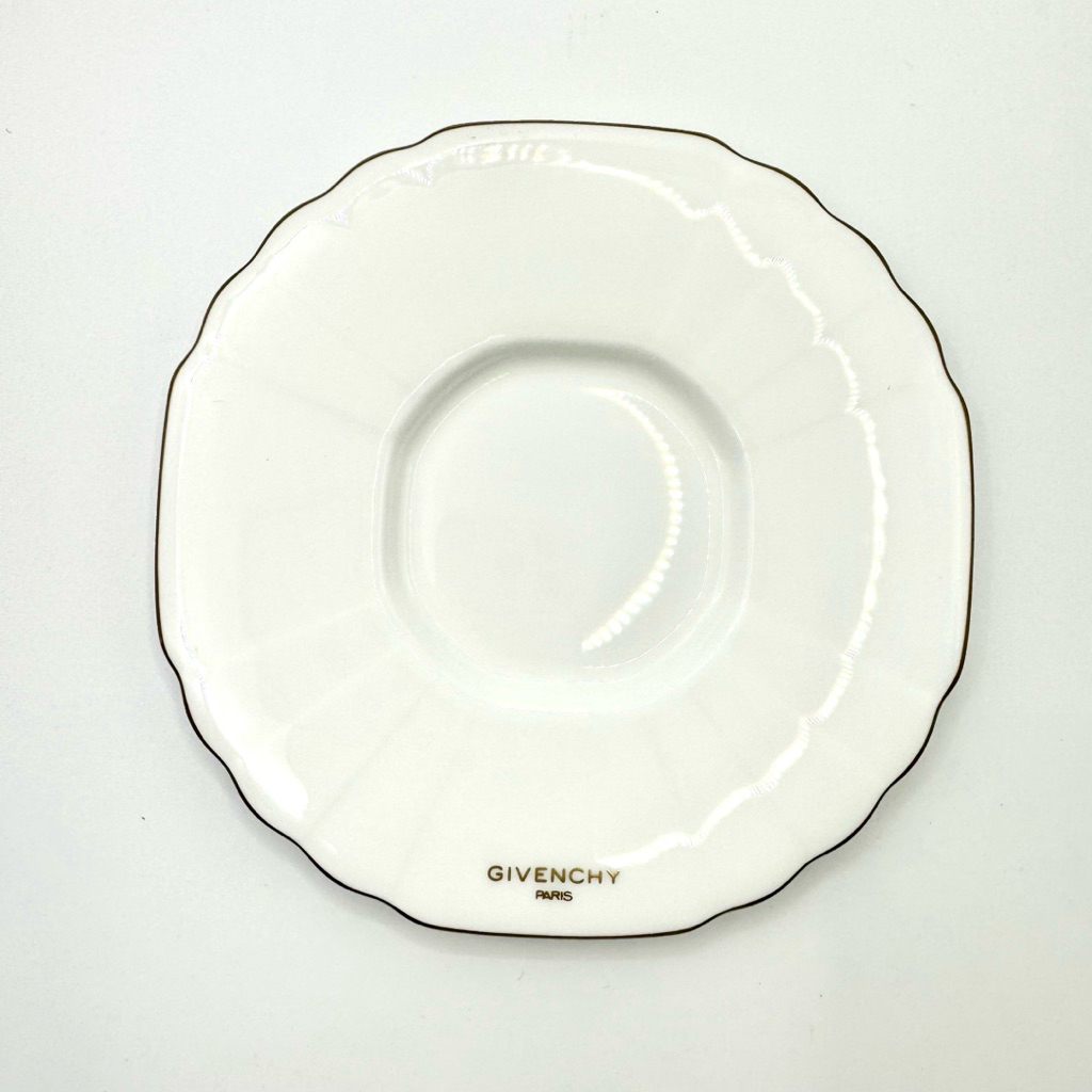 จานขนม 15 cm. " g i v e n c hy "➰🍰