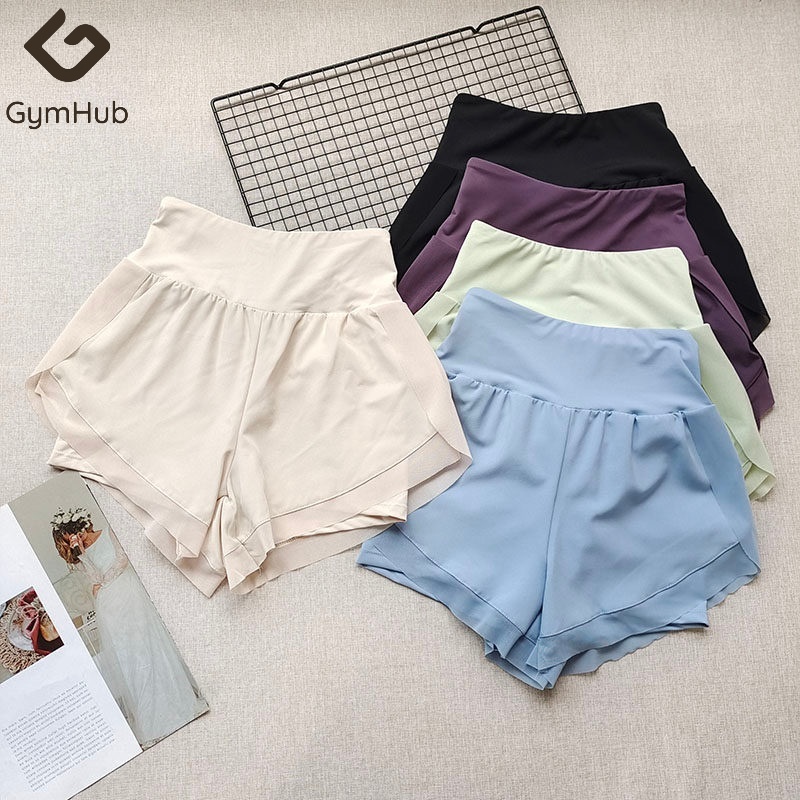 GymHub กางเกงขาสั้นกีฬาสองชั้นป้องกันเห็นใน ผู้หญิง ใส่เป็นกางเกงชั้นนอกได้ ระบายอากาศดี สำหรับวิ่ง ออกกำลังกาย และสวมใส