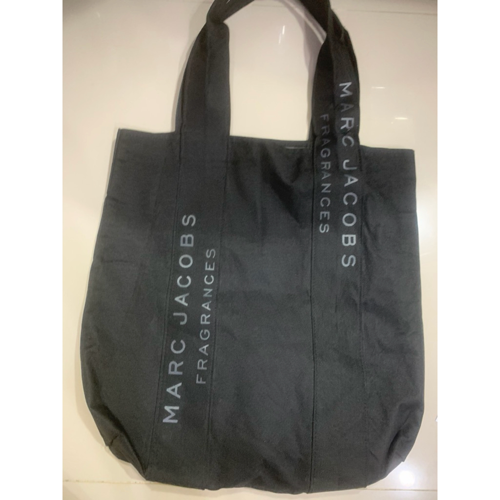 กระเป๋าช้อปปิ้งยี่ห้อ March Jacobs