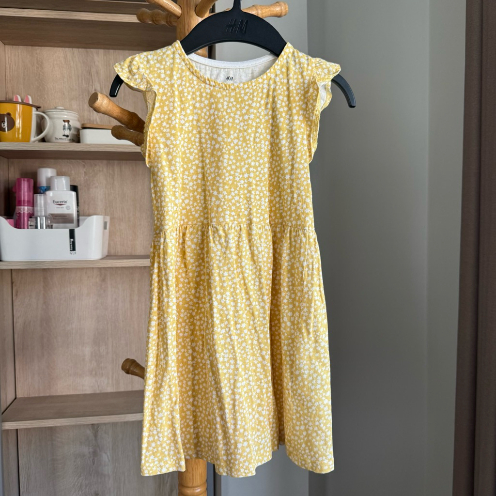 ส่งต่อ H&M Kids ชุดเดรสสีเหลืองลายดาว ⭐️ Size UK 4-6 Y EUR/ EUR 110/116