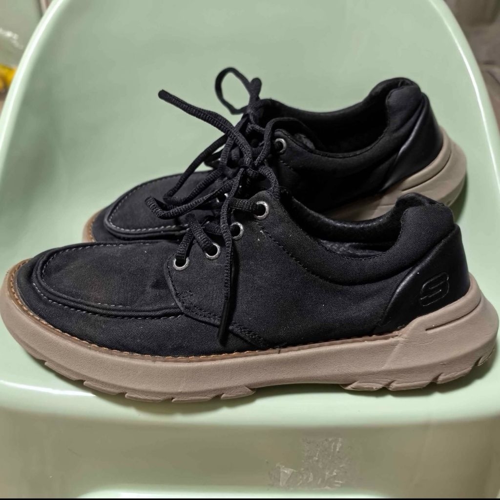 Skechers รองเท้าผ้าใบ สีดำ ไซส์ 25/40 cm มือสอง