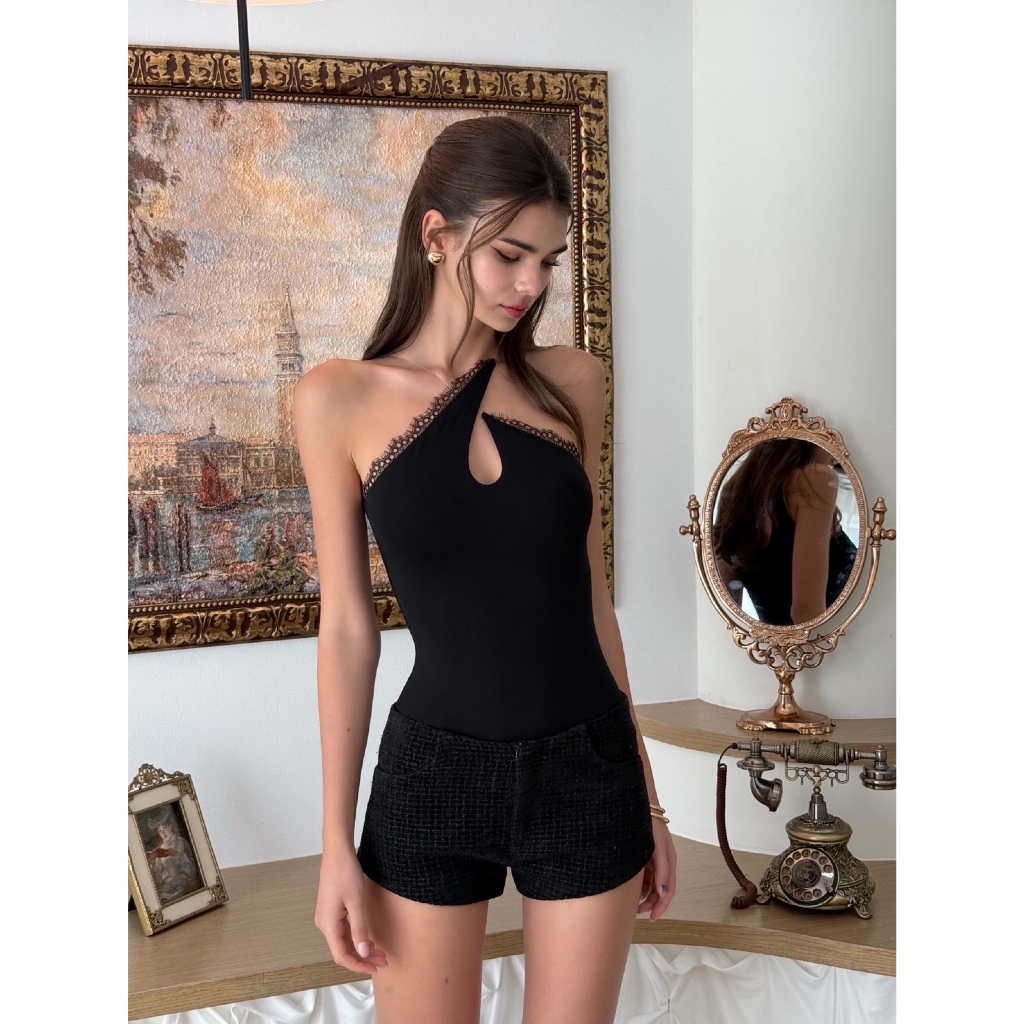 CURVF Faye Bodysuit บอดี้สูทสายเอ็น สีดำลูกไม้พรีออเดอร์ ส่ง19/03/2026  มีกระดุมเป้าและซิป สวมใส่ง่าย เฉพาะบอดี้สูท