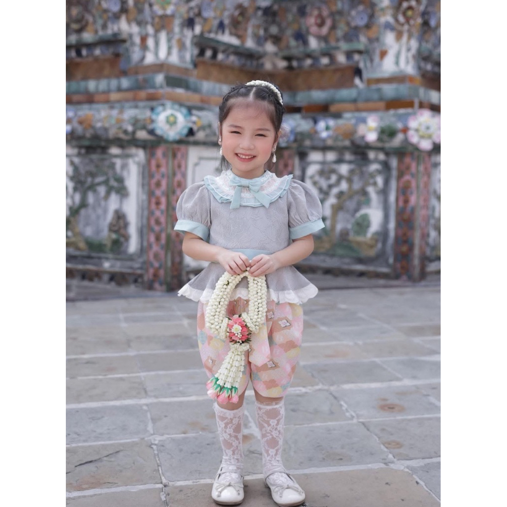 (New defect!) Little BLT - ชุดไทยเด็กผู้หญิง เสื้อลูกไม้ / L
