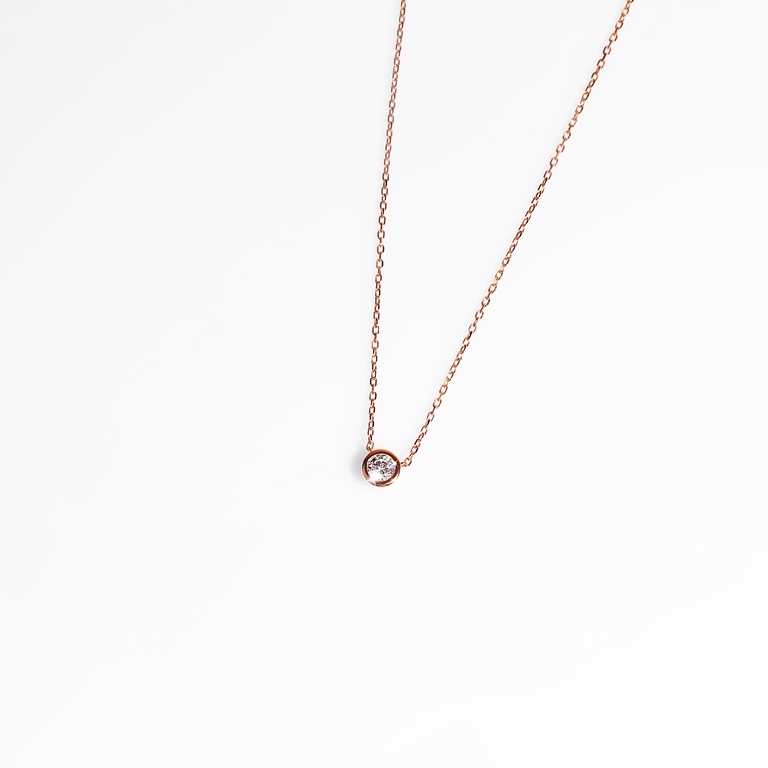 SWAN - Single Bezel Necklace สร้อยคอยาวเงินแท้ พร้อมจี้เพชร Cubic Zirconia ดีไซน์เม็ดเดียว แต่ดึงสายตาสุดๆ