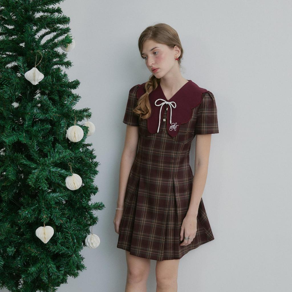 La Mignonne (XS-4XL) Biliney Rocher Dress เดรสทำงาน ดีเทลล์ปกงานปัก เพิ่มความน่ารักด้วยปกหยักแบบก้อนเมฆ ใส่แล้วน่ารักมาก