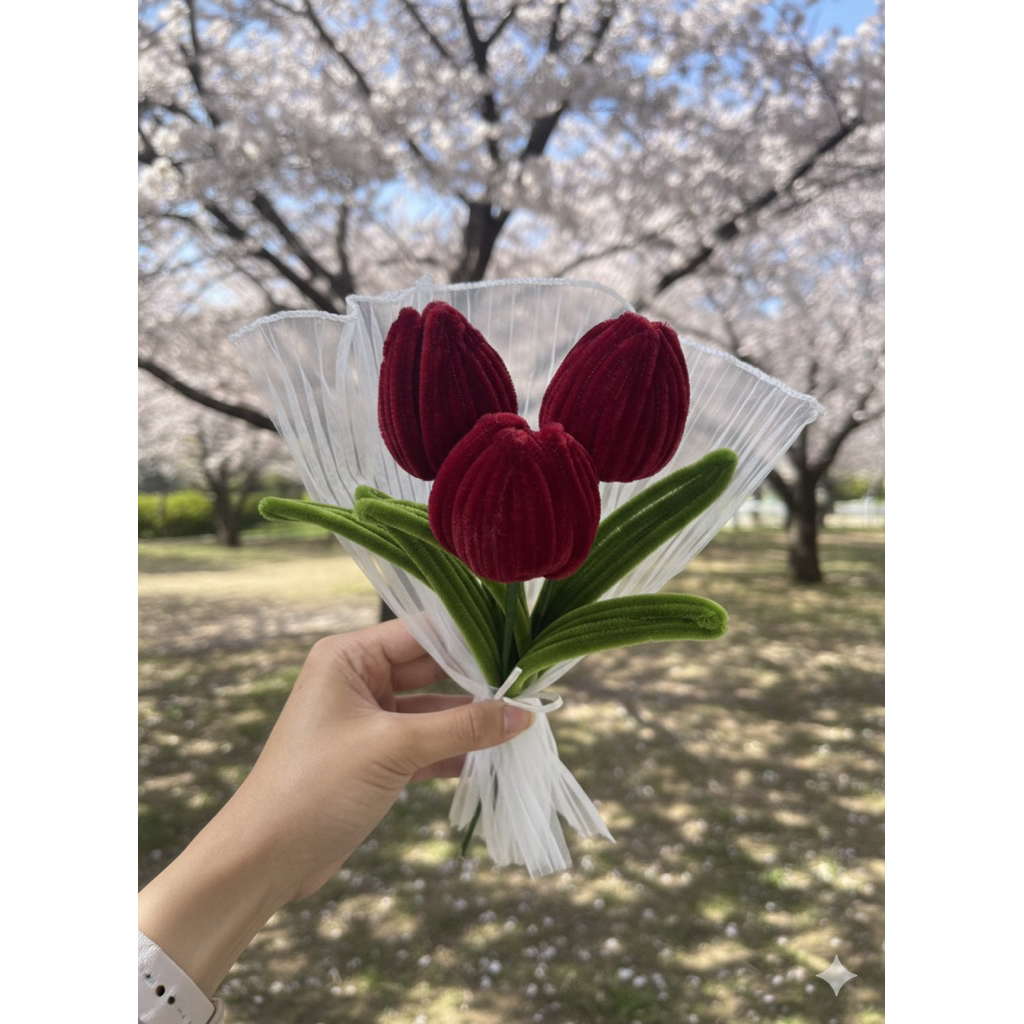 ช่อดอกทิวลิปกำมะหยี่ ช่อของขวัญ ช่อดอกไม้ วันรับปริญญา วันปัจฉิม วาเลนไทน์ 🌷(ช่อสำเร็จพร้อมส่ง)🌷 ช่อ ดอกไม้ ทิว กำมะหยี่ - รูปที่ 2