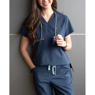 REKA SCRUBS - เสื้อคอวี สี Midnight Blue - BEATRIX (ชุดสครับแพทย์ พยาบาล พร้อมปักชื่อ)