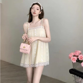 Elly พร้อมส่ง🦄เสื้อสายเดี่ยวตัวสั้นผูกไหล่🦄ทรงสวยแมทง่าย น่ารัก Women ผู้หญิง Lady ผ้าพริ้วๆ สวยๆ เเต่งลูกไม้รอบตัว