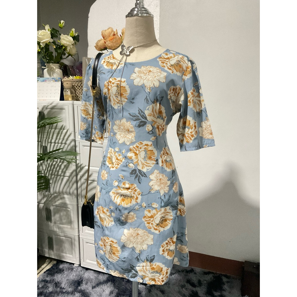 ส่งต่อ เดรสสีฟ้าลายดอกโบตั๋น ไซส์ L มือสอง แบรนด์ YASINEE (รายละเอียดใต้โพสต์)